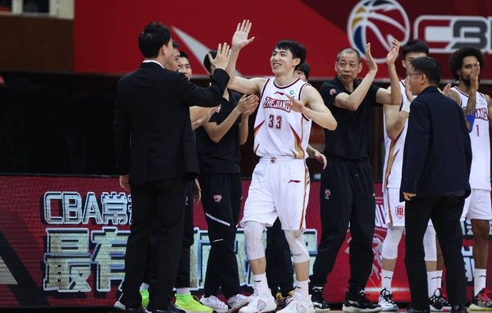 🏀浙江vs青岛前瞻：刘维伟重回故地战旧主，杨瀚森大战余嘉豪