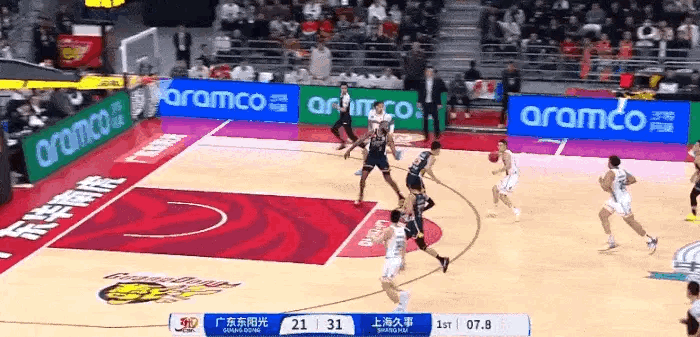 💪🏻无人能挡！张皓嘉赔上首节第四犯仍无力阻挡洛夫顿将球打进
